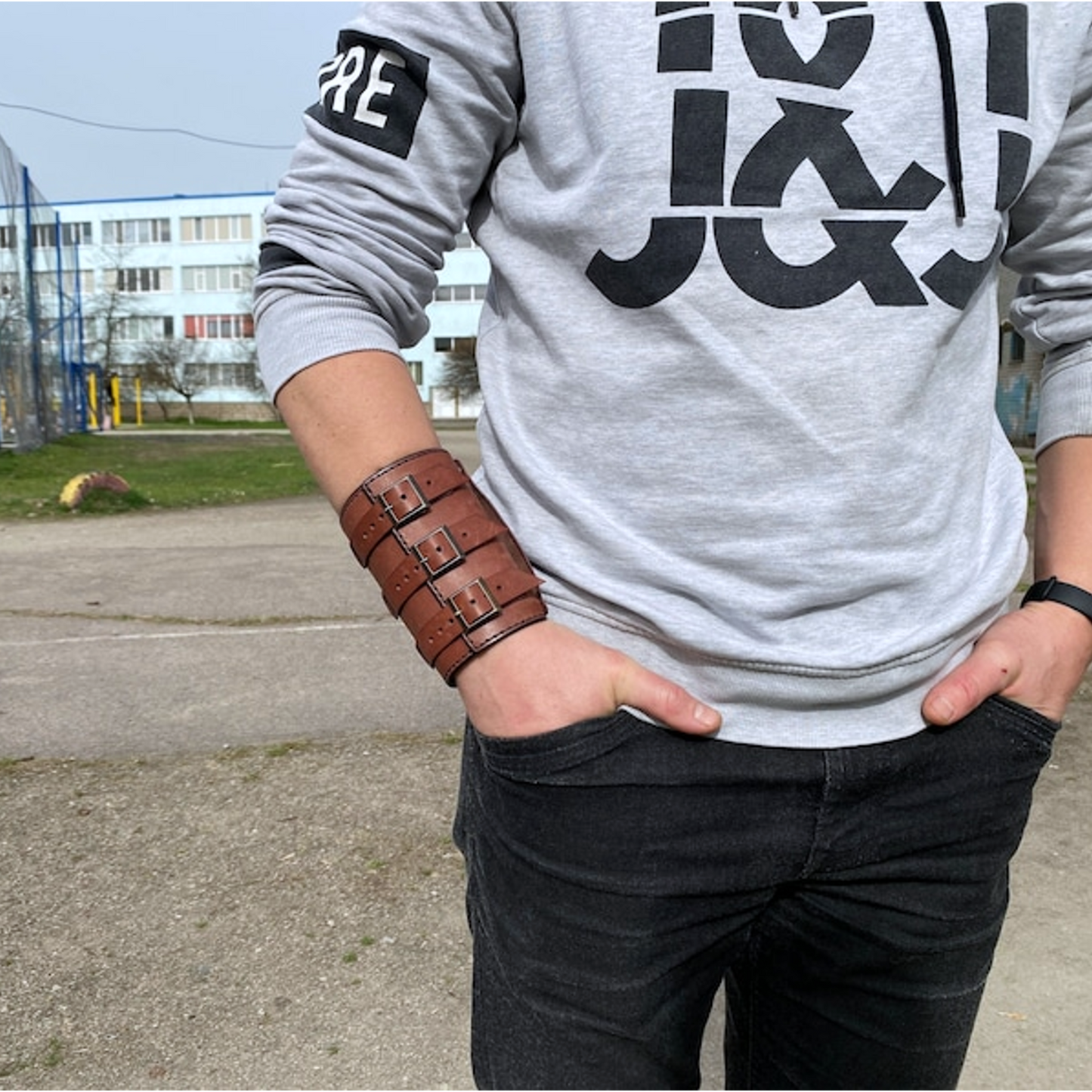 Handmade Leather Wrist Wallet Bracelet – Vintage Card Holder with Custom Engraving